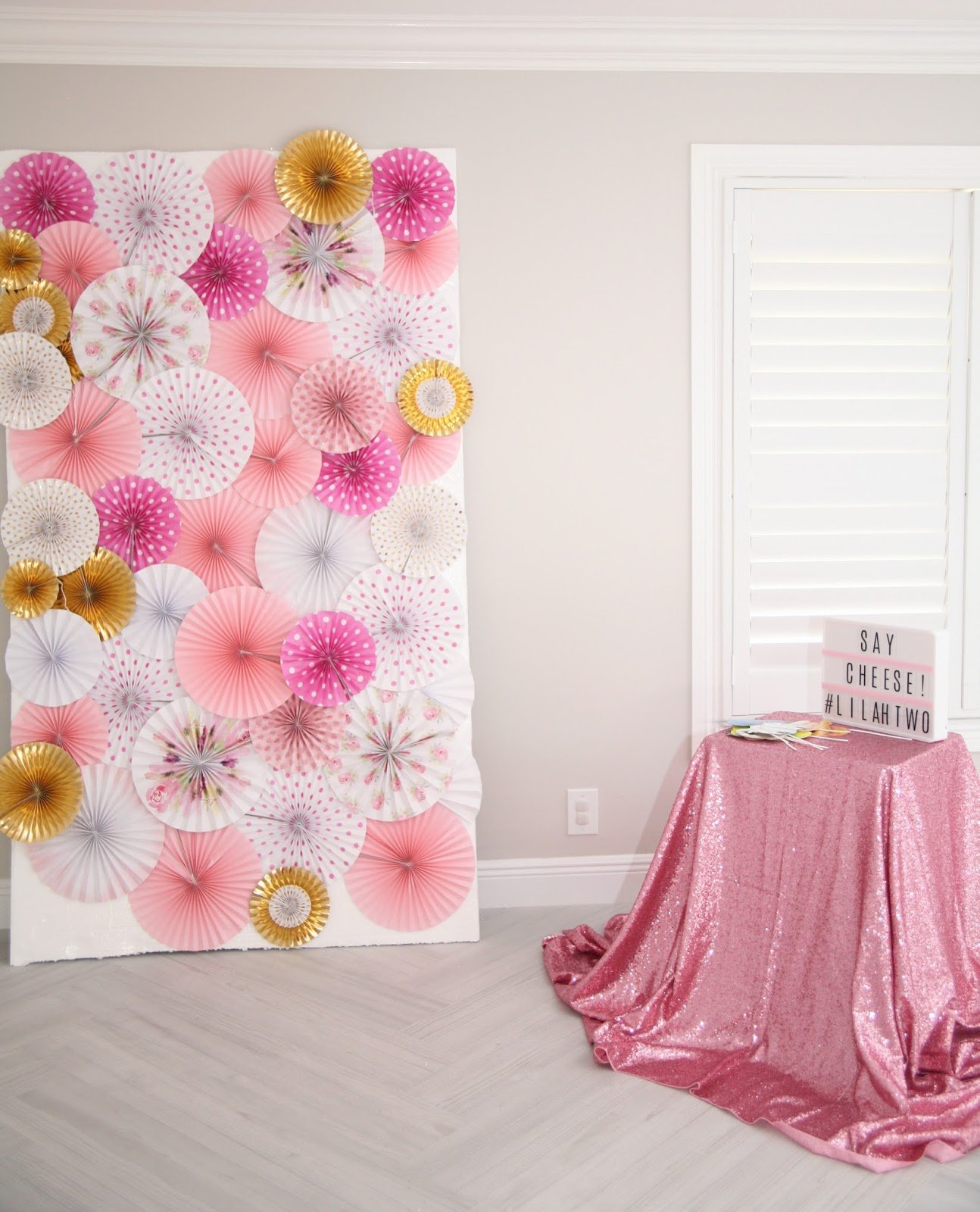 DIY photo booth backdrop birthday party